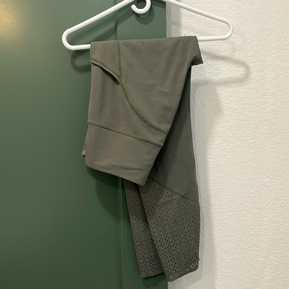 Zyia Light n Tight Hi-rise leggings in olive like new